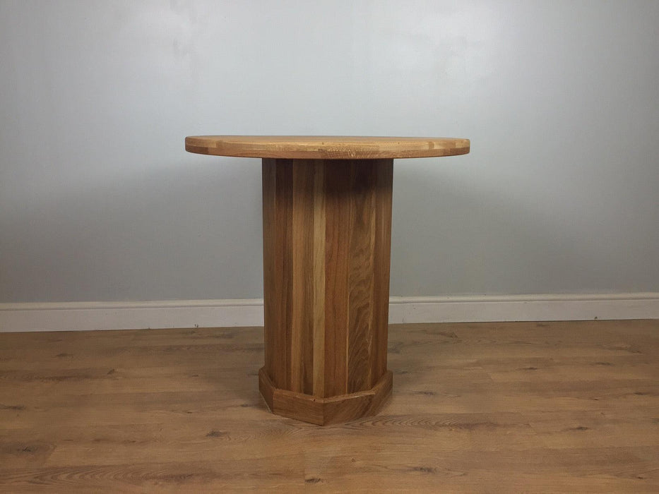 The Quercus Oak Round Table