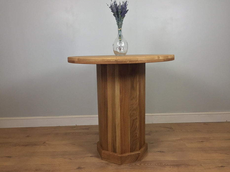 The Quercus Oak Round Table