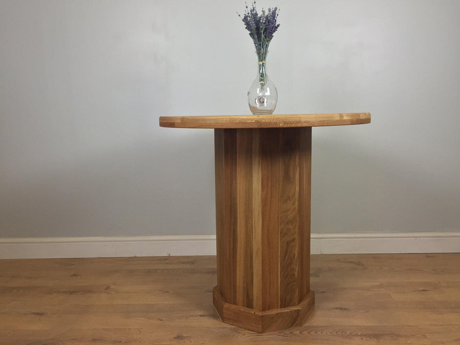 The Quercus Oak Round Table