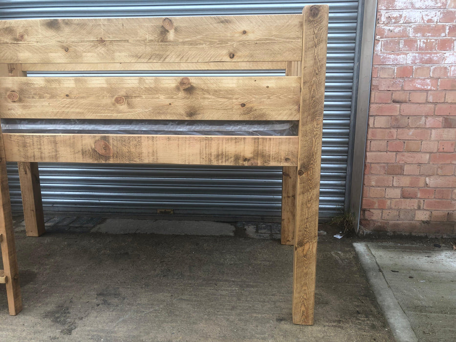 The Authentic Light Waxed Midi-Sleeper - Kubek Furniture