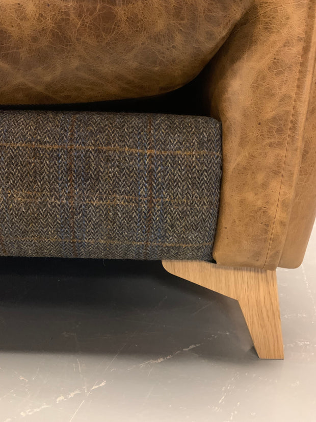 Regal 3-Seater Sofa in Uist Night and Brown Cerrato