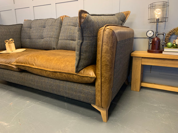 Regal 3-Seater Sofa in Uist Night and Brown Cerrato