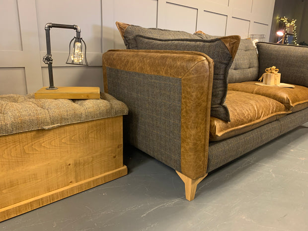 Regal 3-Seater Sofa in Uist Night and Brown Cerrato