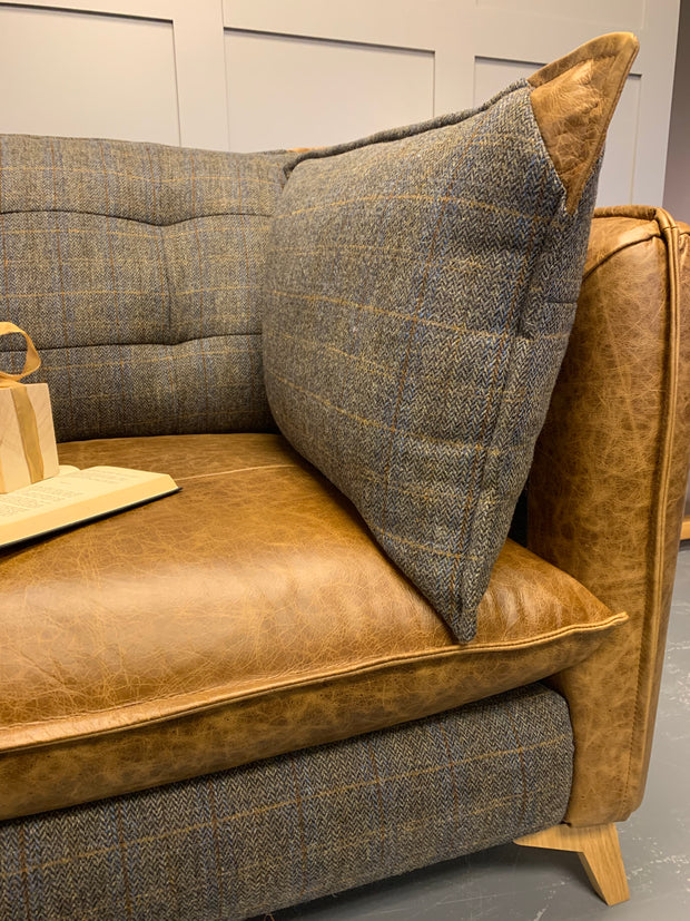 Regal 3-Seater Sofa in Uist Night and Brown Cerrato