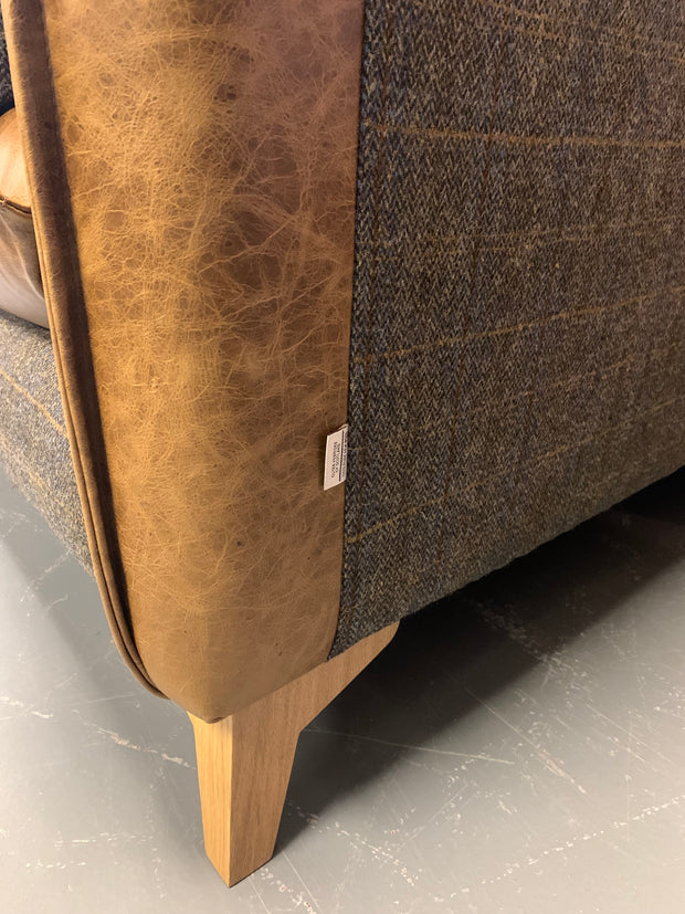 Regal 3-Seater Sofa in Uist Night and Brown Cerrato