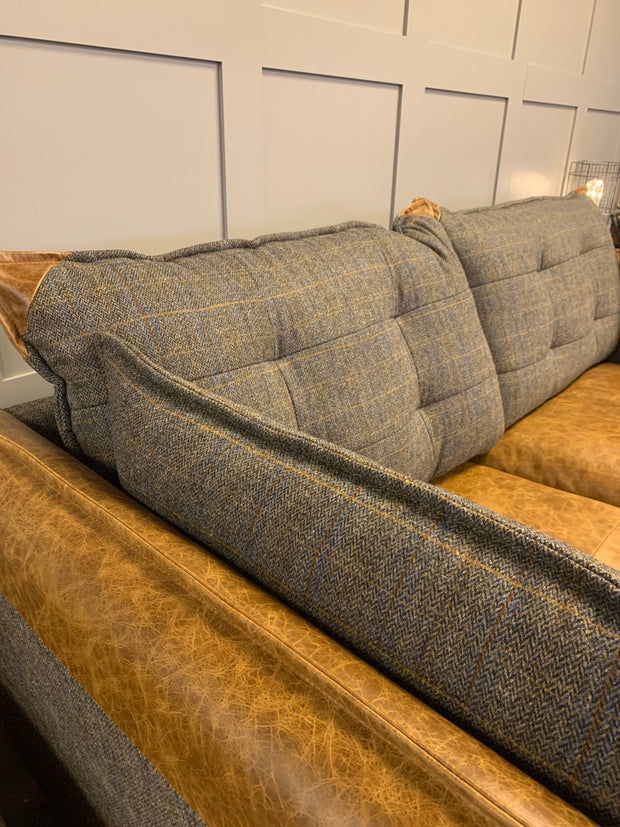 Regal 3-Seater Sofa in Uist Night and Brown Cerrato